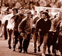 fans running with adapted stretchers